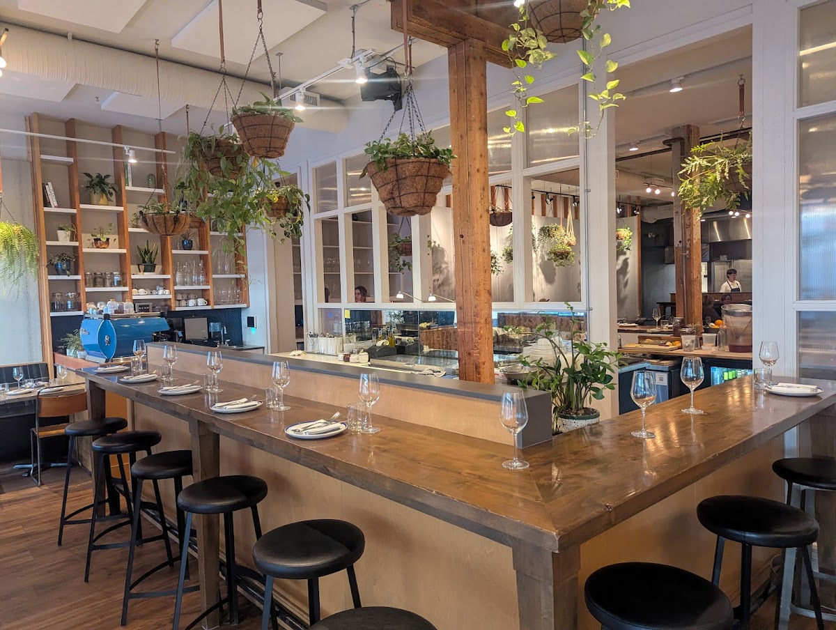 Ten Foot Henry — Restaurant